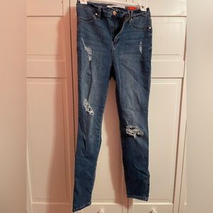 Celebrity Pink ripped skinny jeans. Size: 3/26